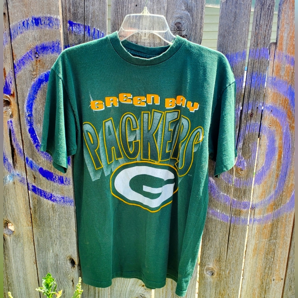 Green Bay Packers tee shirt.